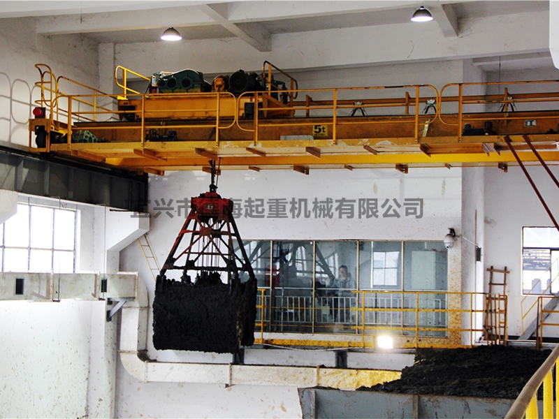 橋式起重機（污泥抓）